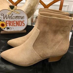 New Banana Republic Faux Suede Booties S 9